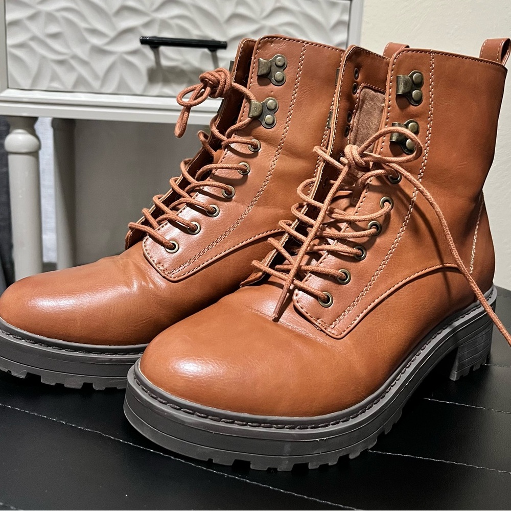 Universal Thread Tan Lace-Up Chunky Combat Boots